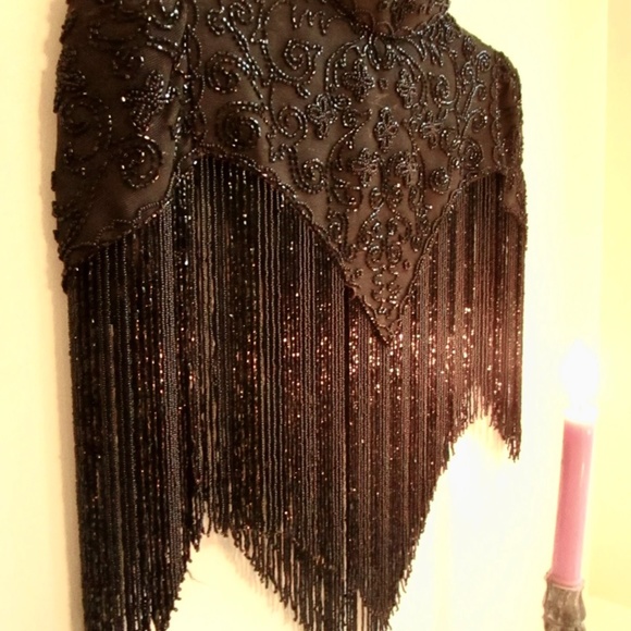 1880s mourning capelet with intricate beadwork and intact 8.5-inch bead fringe - Picture 6 of 11